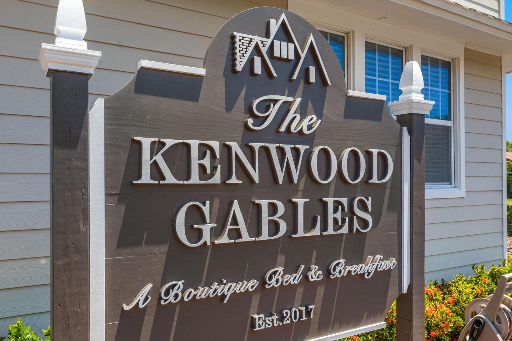 The Kenwood Gables Acomodação com café da manhã São Petersburgo Exterior foto